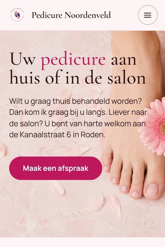 De website van Pedicure Noordenveld op een telefoon